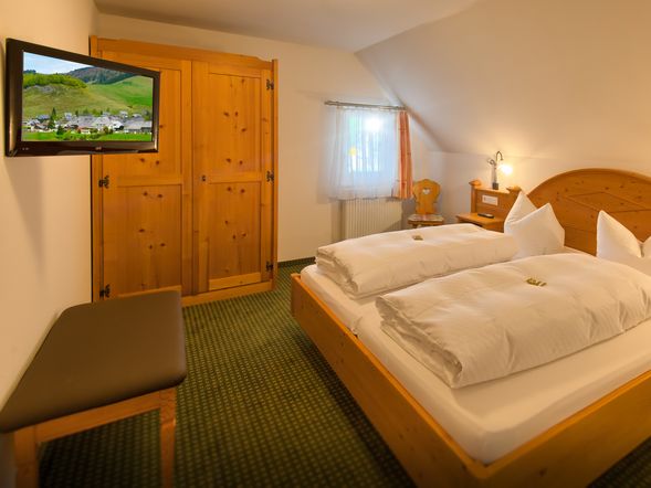 Doppelzimmer Classic mit Wohnraum und Sofa