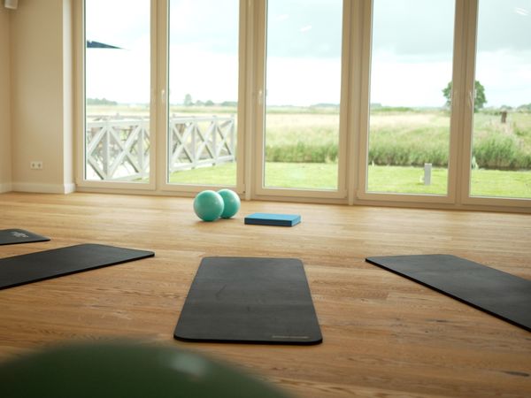 8 Tage Yoga an der Nordsee inkl. Halbpension & Kursprogramm Nordsee-Hotel Arlau-Schleuse in Hattstedtermarsch, Schleswig-Holstein inkl. Halbpension