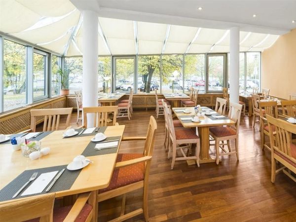 Deggendorf trifft London - 7 Tage mit Frühstück im SCOTTY + PAUL Hotel Deggendorf, Bayern inkl. Frühstück