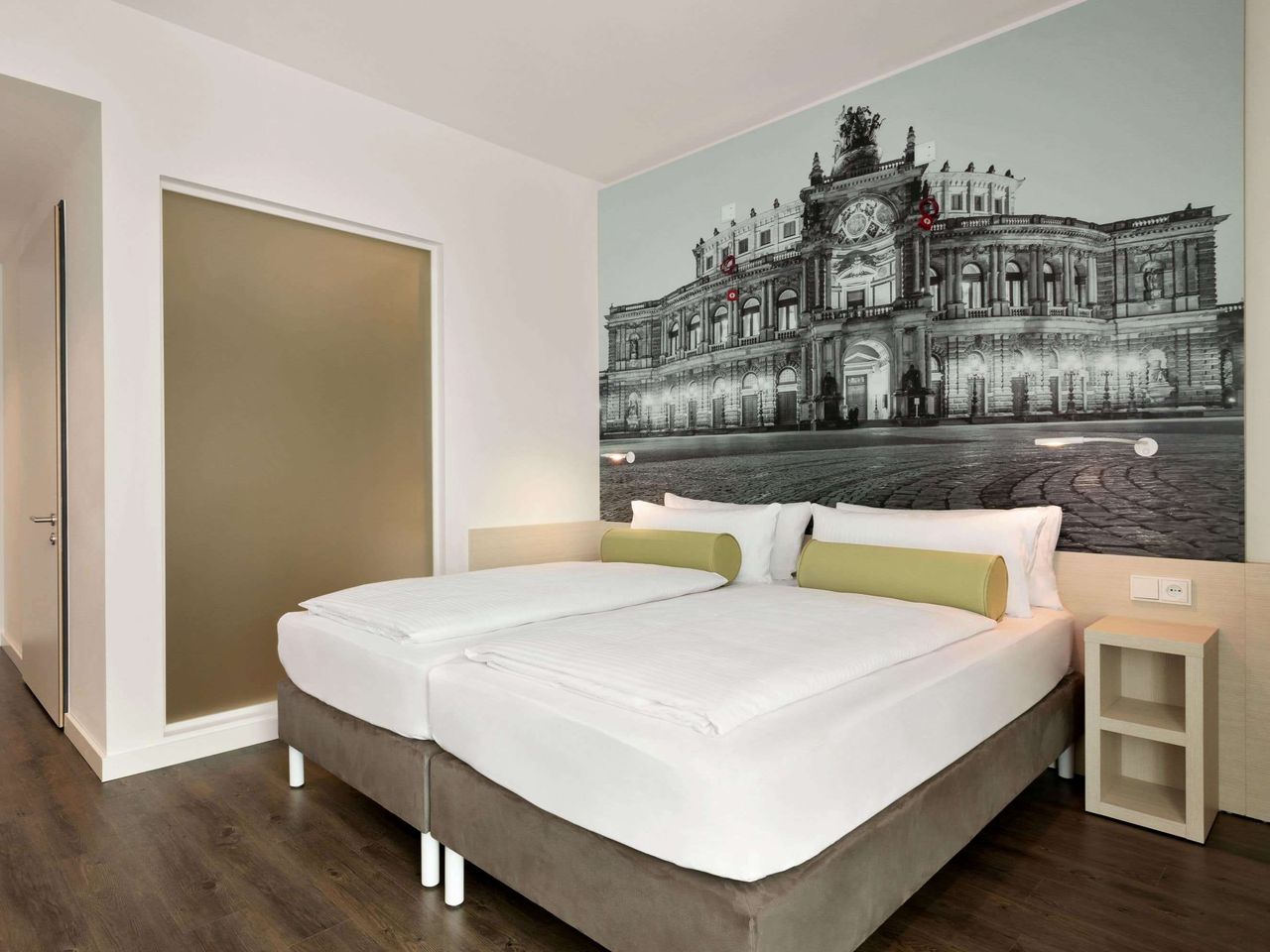  Super 8 by Wyndham Dresden