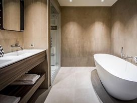 7 Tage in der größten Einkaufsstadt des Ostens