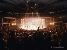 BLINDED BY DELIGHT Friedrichstadt-Palast mit Ticket und Hotel