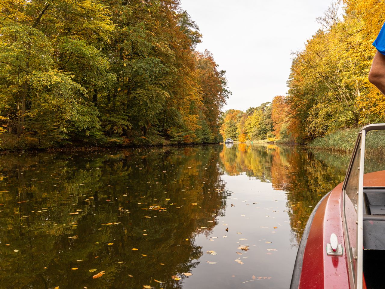 Schiff AHOI an der Mecklenburgischen Seenplatte