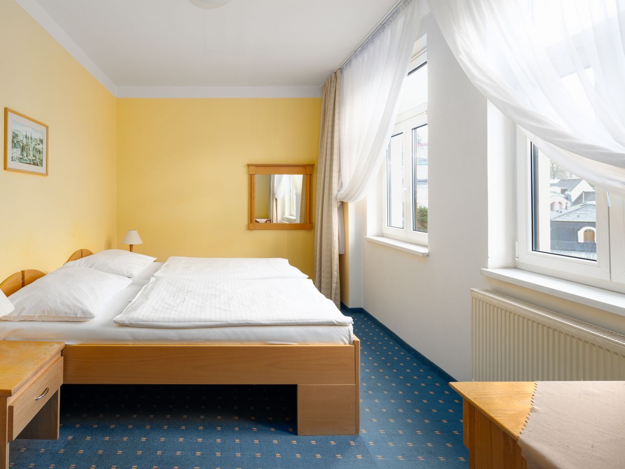 Dreibettzimmer mit Stadt- und Flussblick