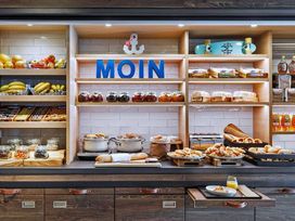 2 Tage Kurzurlaub mit Frühstück im Moxy Hamburg City
