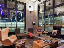 2 Tage Kurzurlaub mit Frühstück im MOXY Vienna Airport