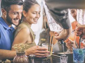 OBERAFFENGEIL! Ein Trip durch die 80er & 90er mit Hotel