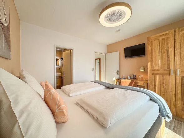 Einzelzimmer mit Balkon und Seeblick