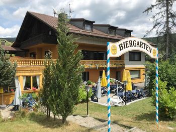 Wein, Wellness und Genuss / Gaumenschmaus & Saunaduft
