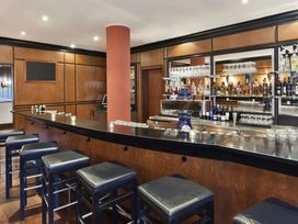 Deggendorf trifft London - 2 Tage im SCOTTY + PAUL Hotel Deggendorf