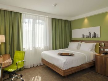 2 Tage im Hampton By Hilton Hamburg mit Frühstück