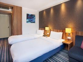 2 Tage mit Frühstück im Holiday Inn Express Augsburg