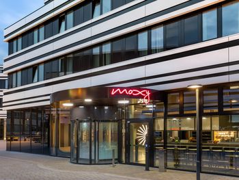 Hamburg & Altes Land entdecken – inkl. Fahrrad, Frühstück & Moxy Vibes
