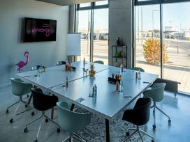 2 Tage Kurzurlaub mit Frühstück im MOXY Vienna Airport