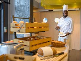 2 Tage mit Frühstück im Hotel Novotel Aachen City