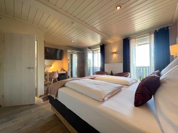 Doppelzimmer STANDARD mit Balkon und Seeblick