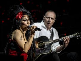 Amy in the Sky - Club Forever in Berlin mit Ticket und Hotel