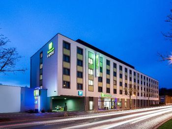 2 Tage mit Frühstück im Holiday Inn Express Augsburg