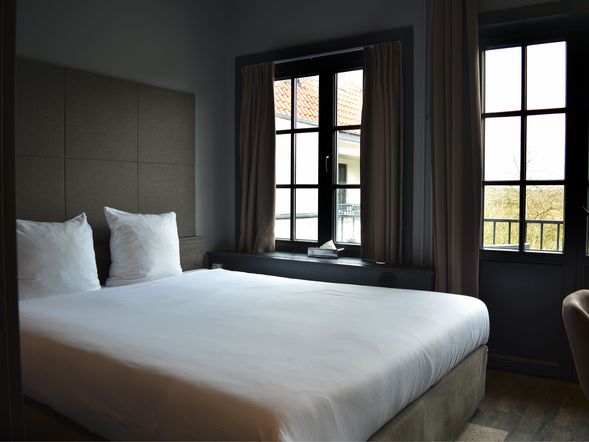 kleines Doppelzimmer mit Balkon