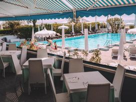 4 Tage in Lido di Jesolo direkt am Meer mit Frühstück