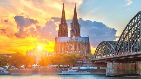Köln bei Sonnenuntergang