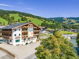 say hello. to the happYellow. 3 Tage in Saalbach