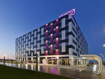 2 Tage Kurzurlaub mit Frühstück im MOXY Vienna Airport