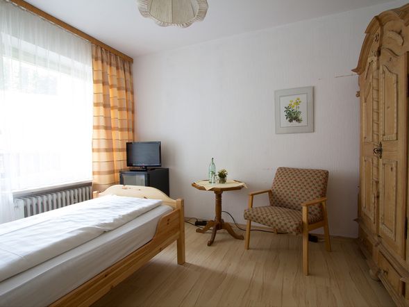 Einzelzimmer mit Balkon