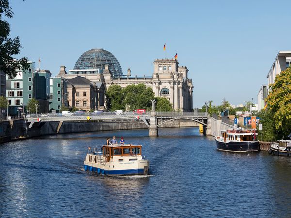 4 Tage Hausboot fahren an der Müritz & Abendessen in Rechlin, Mecklenburg-Vorpommern inkl. Halbpension