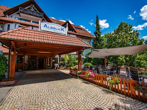 Exklusive Wellnessauszeit zu zweit in Waldachtal Halbpension