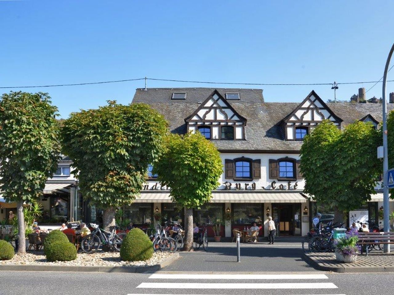 Burg Cafe Versuchung an der Mosel