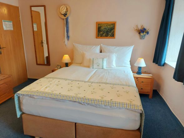 Doppelzimmer "Frenchbed" Kornblume