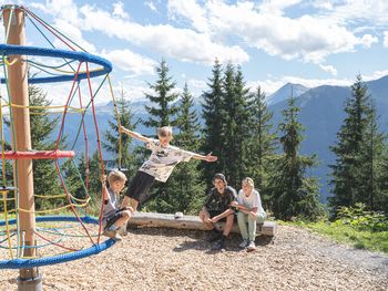 FamilienZEIT mit Kinderanimation, Bergbahnen, Pool & HP-plus im Salzburger Land
