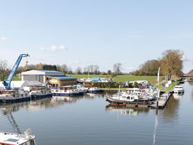 Marina Niderviller:4 Tage Floating Apartment im Elsaß