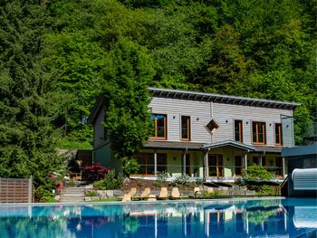 4 FÜR 3 - eine Nacht geschenkt