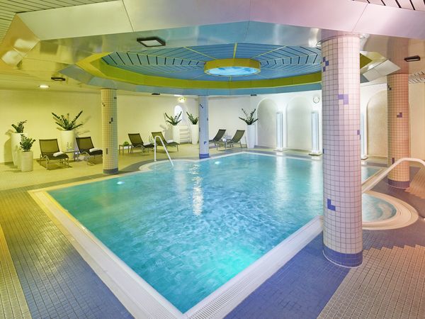 2 Tage Wellness trifft City: Frankfurtzeit mit Taunus Therme in Frankfurt am Main, Hessen inkl. Halbpension