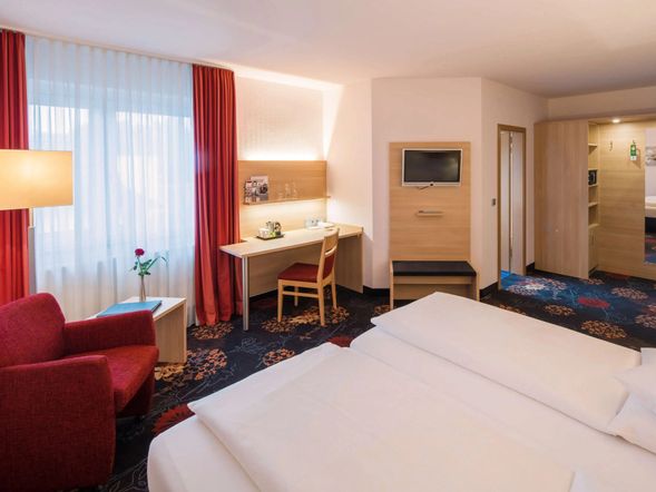 Doppelzimmer STANDARD mit Queensize Bett und Balkon