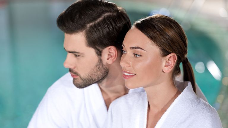 Paar im Spa-Bereich