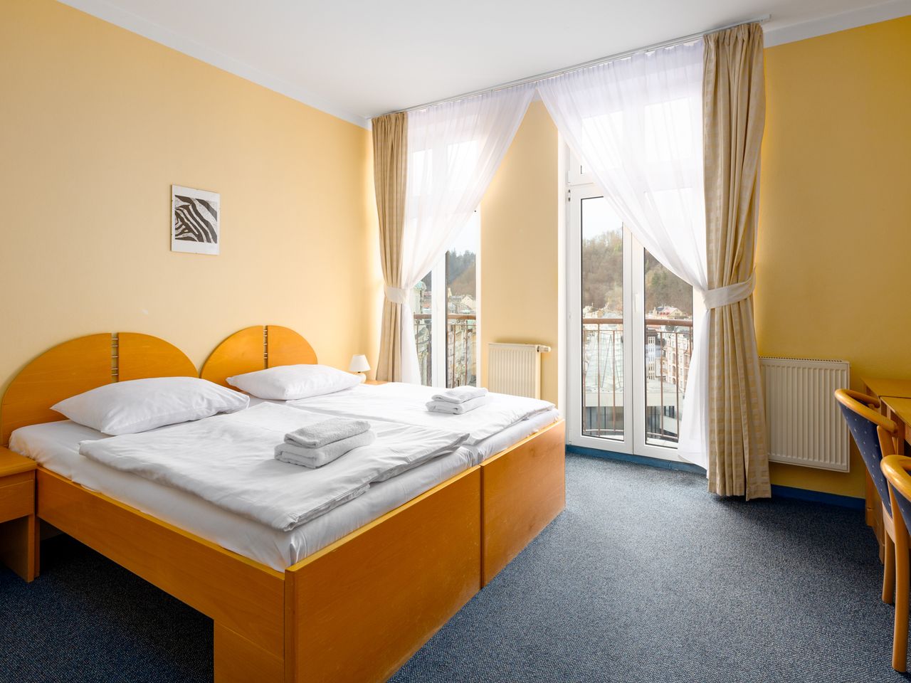 Dieses Doppelzimmer mit Balkon und Stadtblick