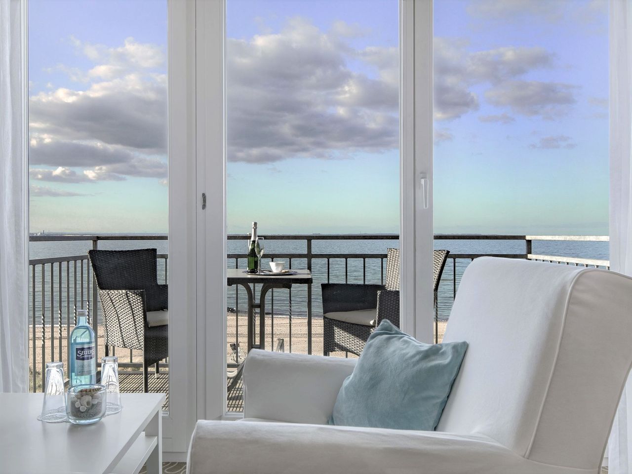 Großes Doppelzimmer Meerblick mit Balkon