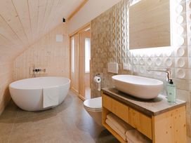 3 Tage - Wellness & Genuss für Zwei - Luxusmomente zwischen Weinbergen und Karst