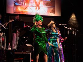 A Tribute to BONEY M. & ABBA in Berlin mit Ticket und Hotel
