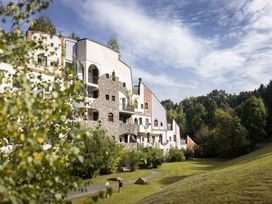 3 Tage Thermenurlaub im größten bewohnbaren Gesamtkunstwerk Österreichs inkl. Eintritt