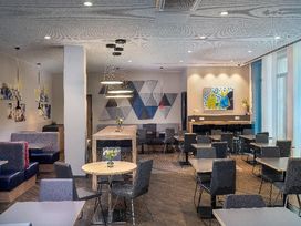 2 Tage mit Frühstück im Holiday Inn Express Munich