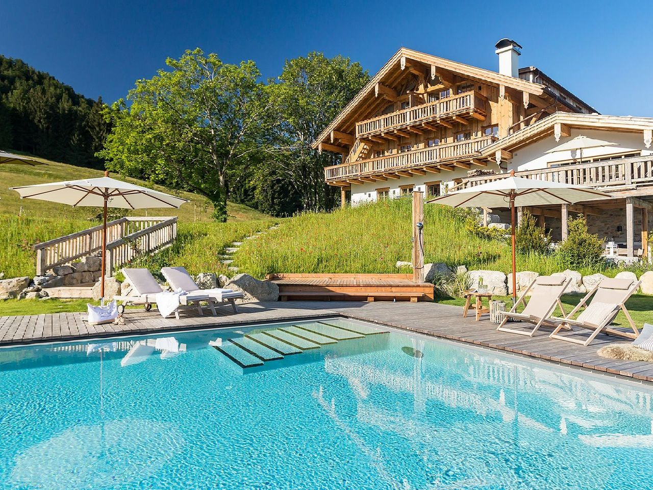 Goldener Herbst im Chiemgau: Luxus-Suite mit Sauna