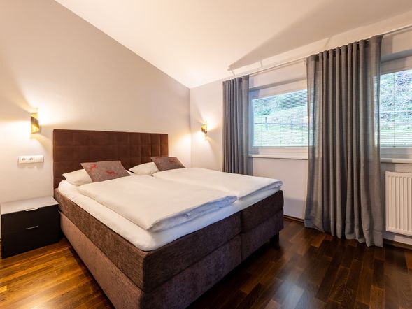 Großvenediger  (2 Schlaf- u. 1 Wohnraum 65 m²,  Küche, Dachterrasse) 4 Pers.