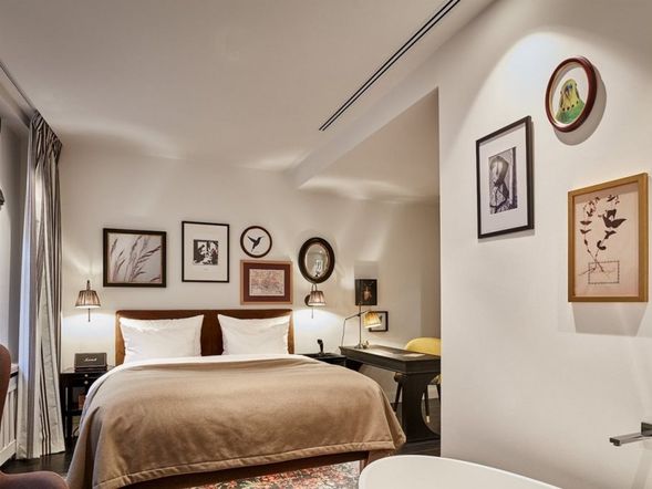 Sir Nikolai Hotel