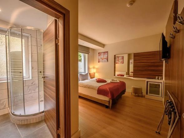 Doppelzimmer mit Balkon und Seeblick