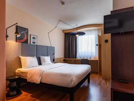 2 Tage Kurzurlaub mit Frühstück im Hotel ibis Friedrichshafen Airport Messe