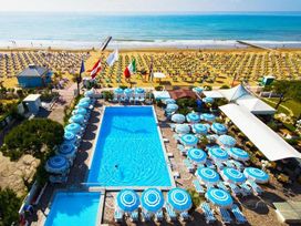 4 Tage in Lido di Jesolo direkt am Meer mit Frühstück